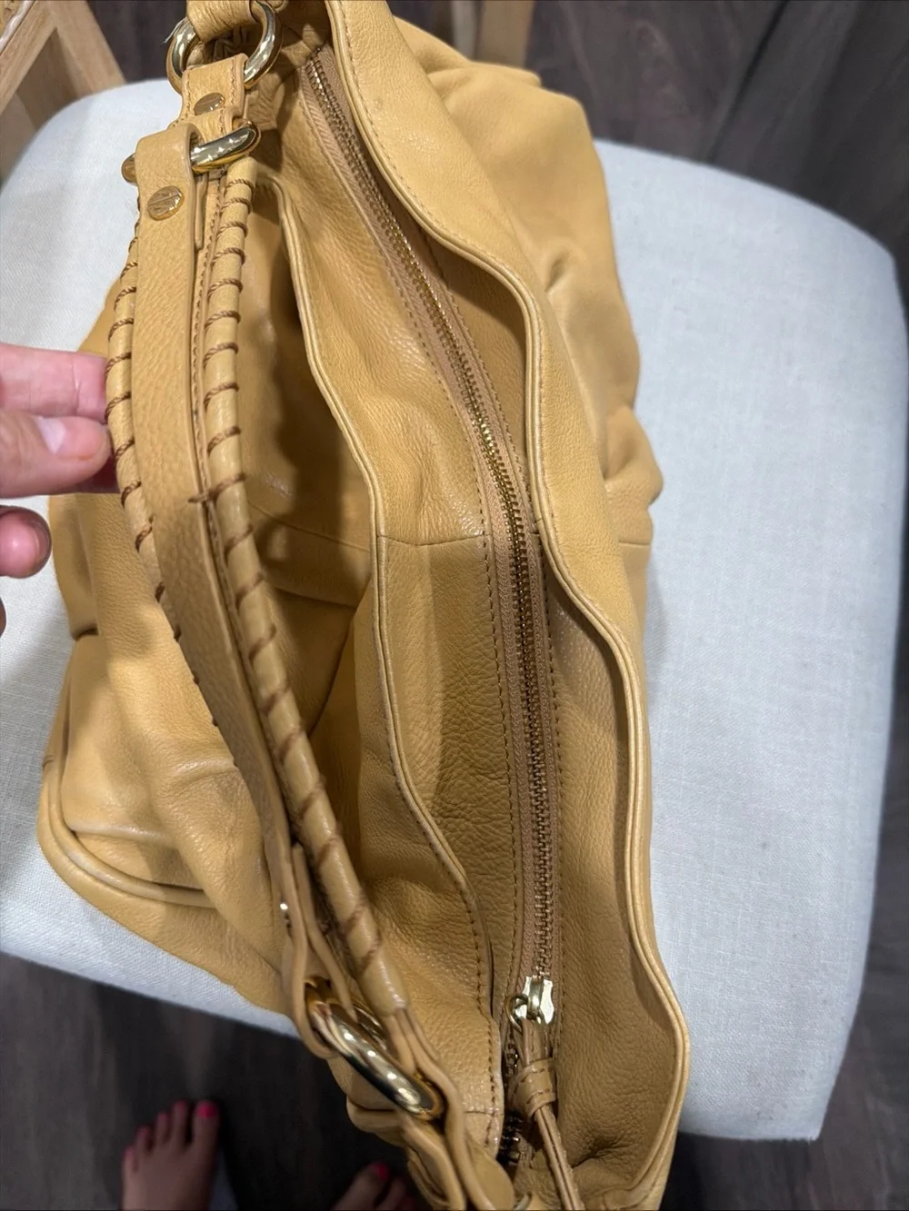LA VICTOIRE LEATHER SHOULDER BAG BeigeTUMBLED PURSE SUPER SOFT